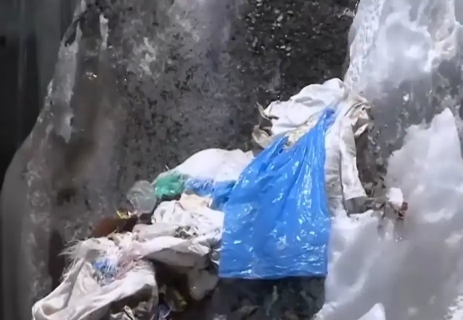 Everest Waste Problem